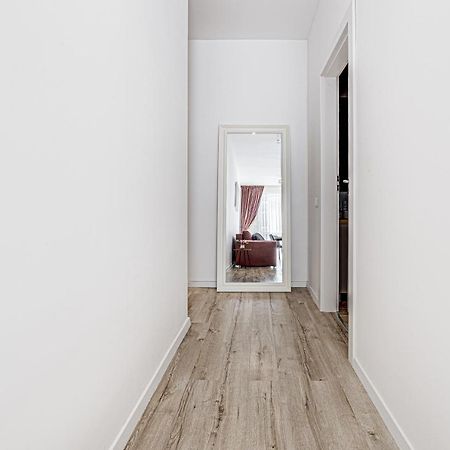 Elegant Apartment Near Afi & Atrium Mall Arad Exterior photo