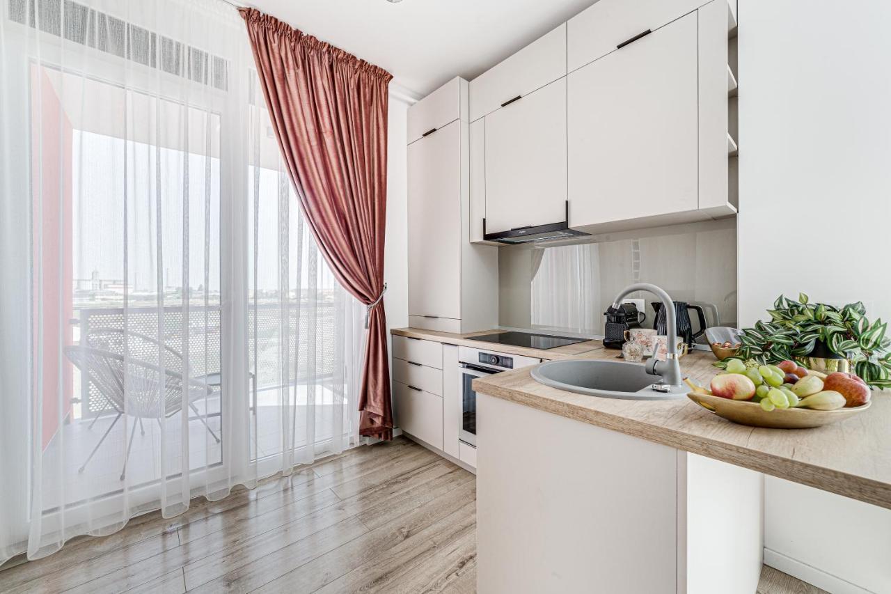 Elegant Apartment Near Afi & Atrium Mall Arad Exterior photo