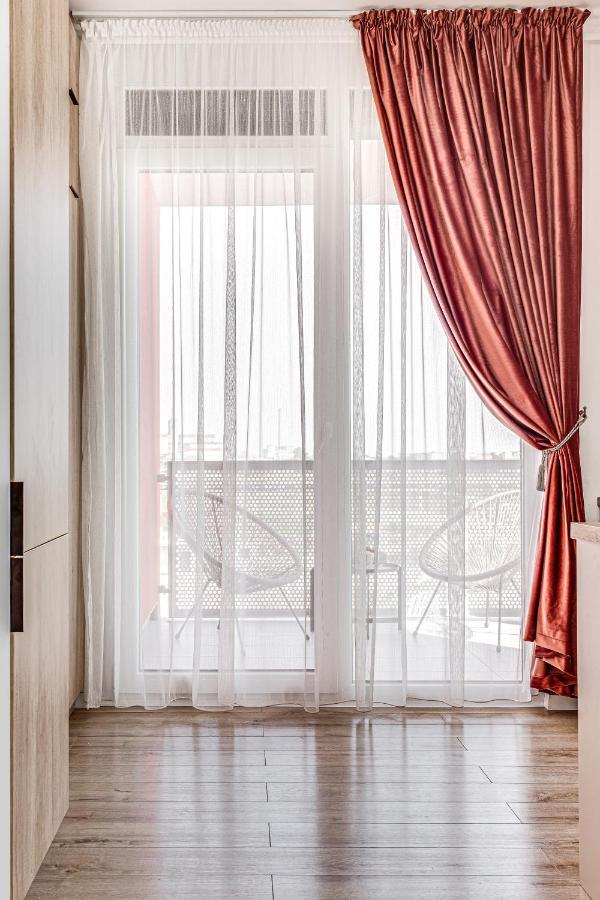 Elegant Apartment Near Afi & Atrium Mall Arad Exterior photo