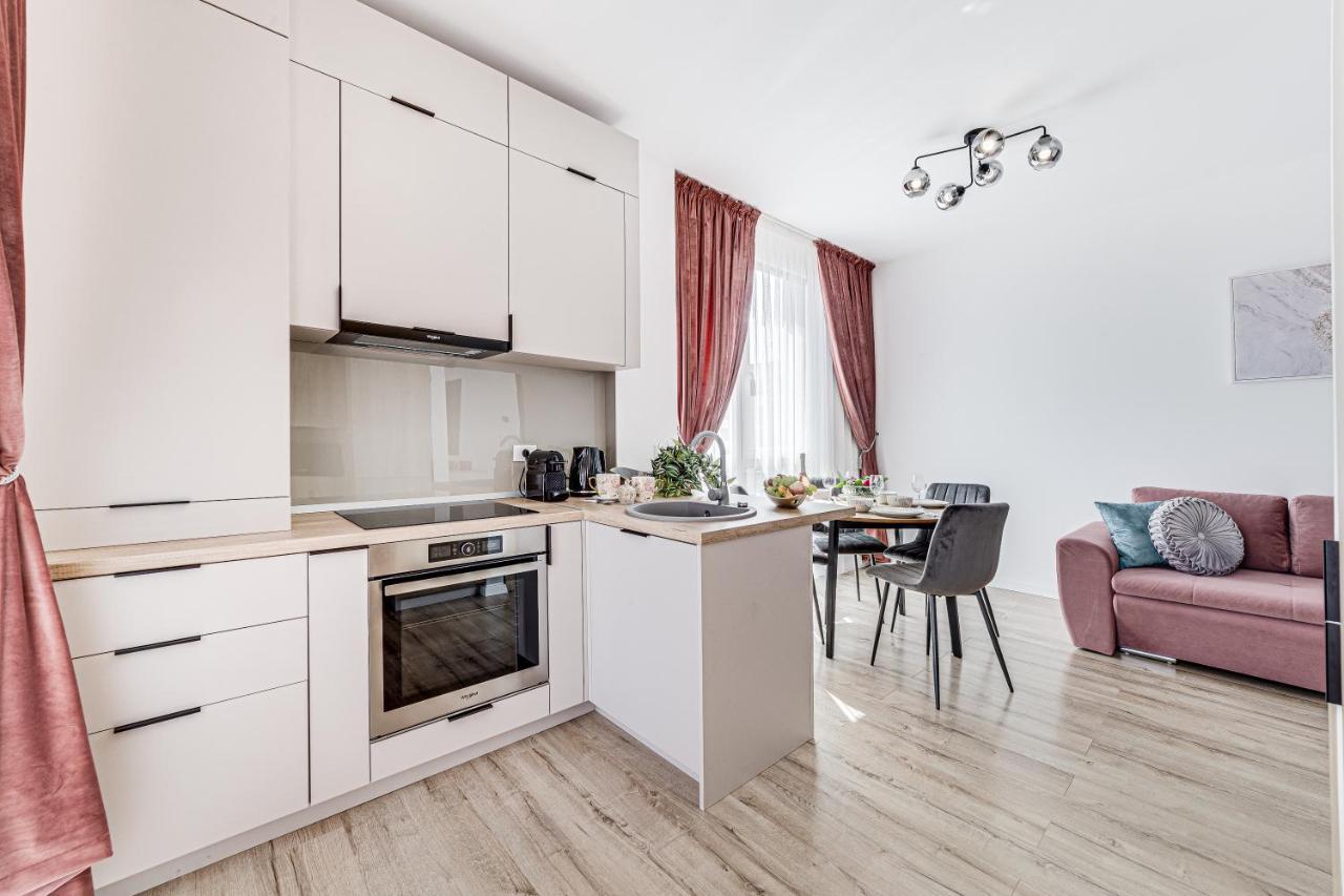 Elegant Apartment Near Afi & Atrium Mall Arad Exterior photo