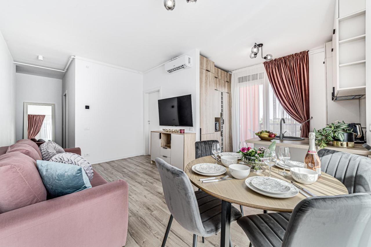 Elegant Apartment Near Afi & Atrium Mall Arad Exterior photo